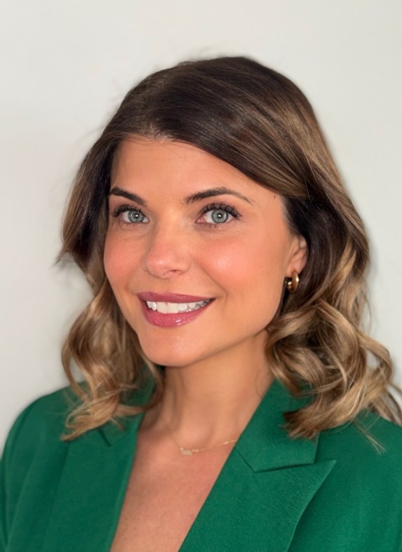 Shelley Sidaros Headshot